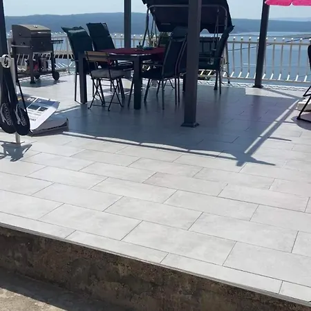 Rum i privatbostad Apartmani Dramalj